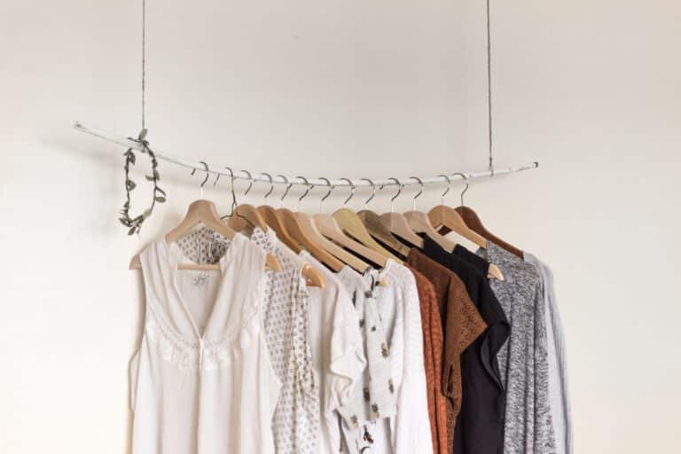 Modetrends 2023: 70er, 80er & Frühjahrsmode im Fokus