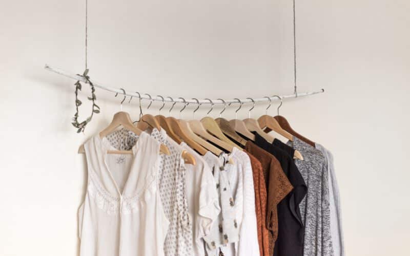 Modetrends 2023: 70er, 80er & Frühjahrsmode im Fokus