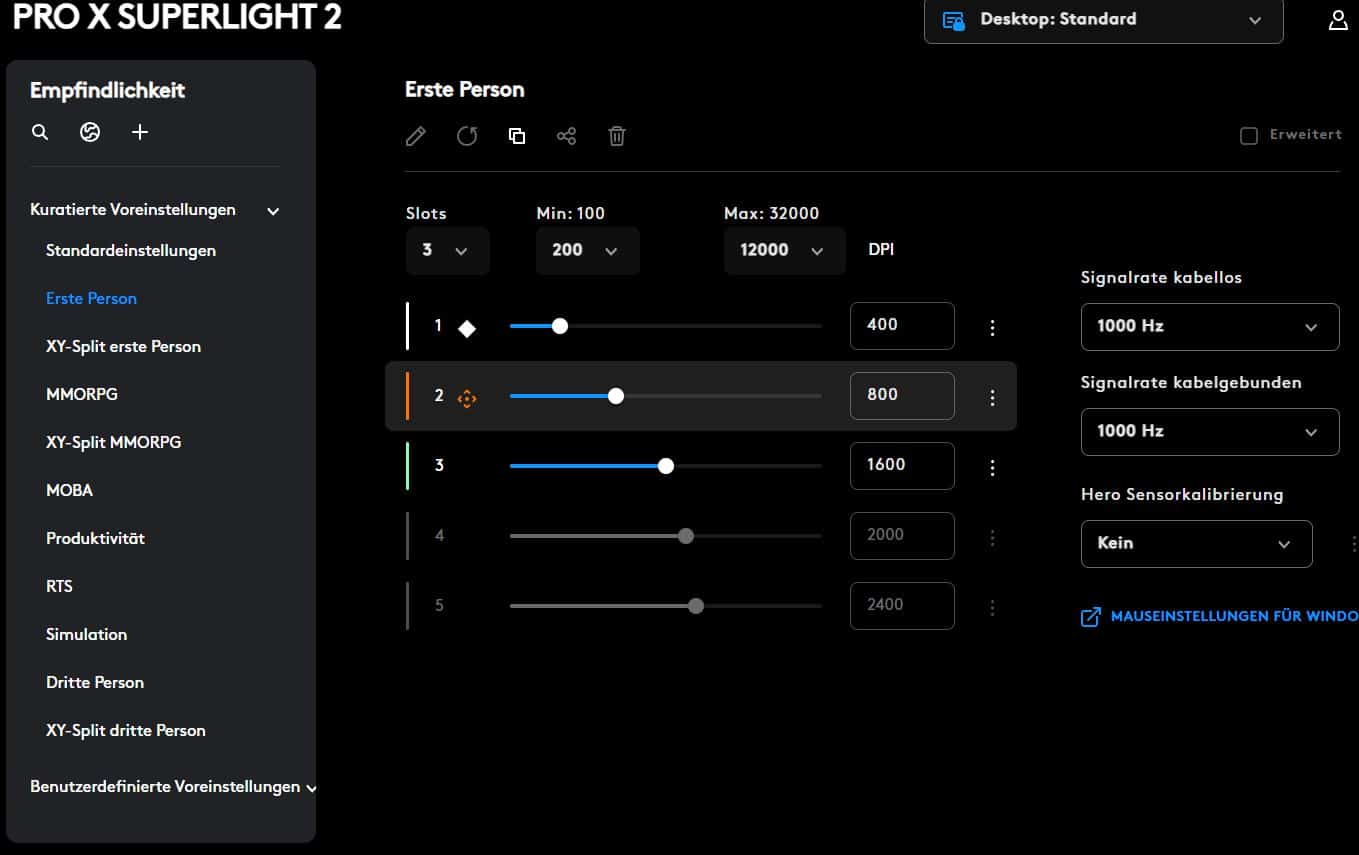 Screenshot der Logitech G Hub Software mit geöffnetem Einstellungsmenü für die Empfindlichkeit der PRO X SUPERLIGHT 2 Gaming-Maus. Verschiedene DPI-Einstellungen für 'Erste Person' sind angezeigt, mit Schiebereglern zur Anpassung auf 400, 800 und 1600 DPI. Optionen für Signalrate und Hero Sensor-Kalibrierung sind ebenfalls sichtbar.