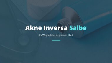 Beitragsbild mit dem Text 'Akne Inversa Salbe' über einem Stethoskop und einer Tastatur, symbolisierend medizinische Hautpflege.