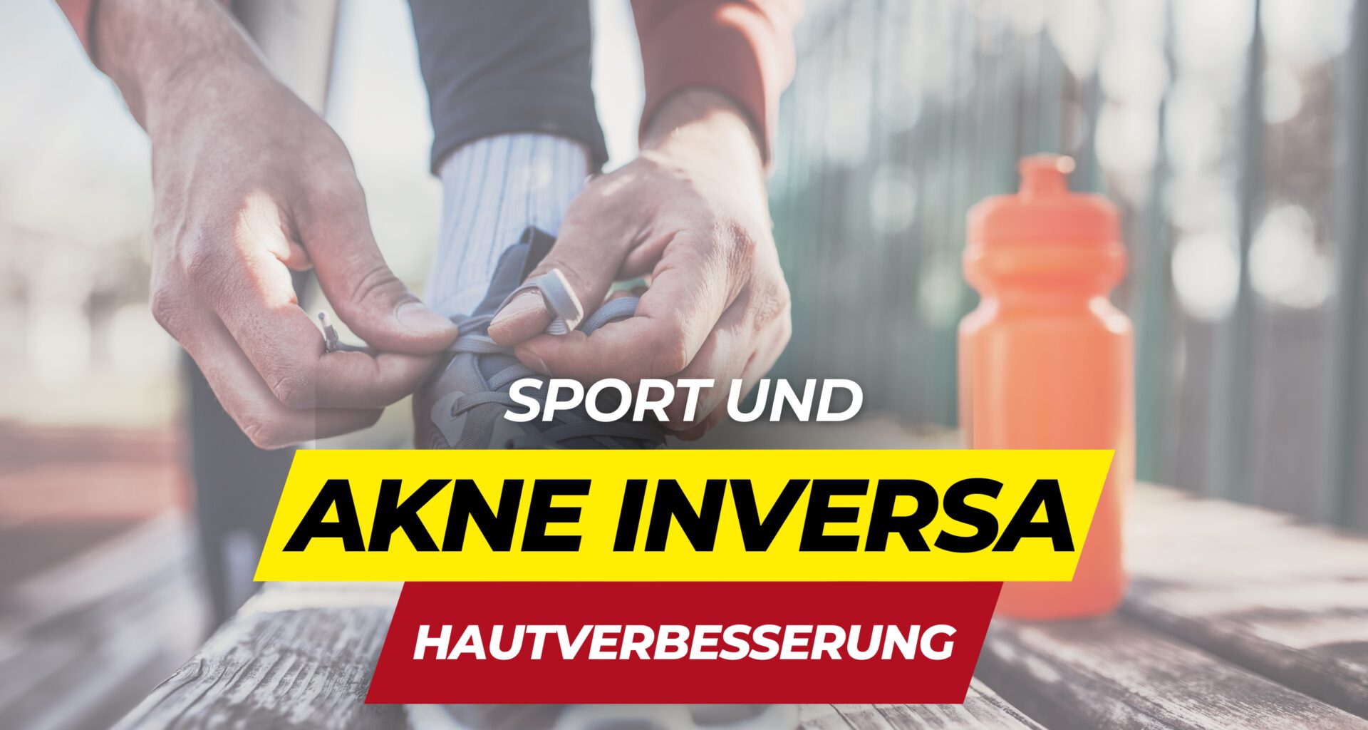 Aktive Lebensweise gegen Akne Inversa: Person bindet Laufschuhe, mit Wasserflasche im Hintergrund und Text 'Sport und Akne Inversa - Hautverbesserung'.