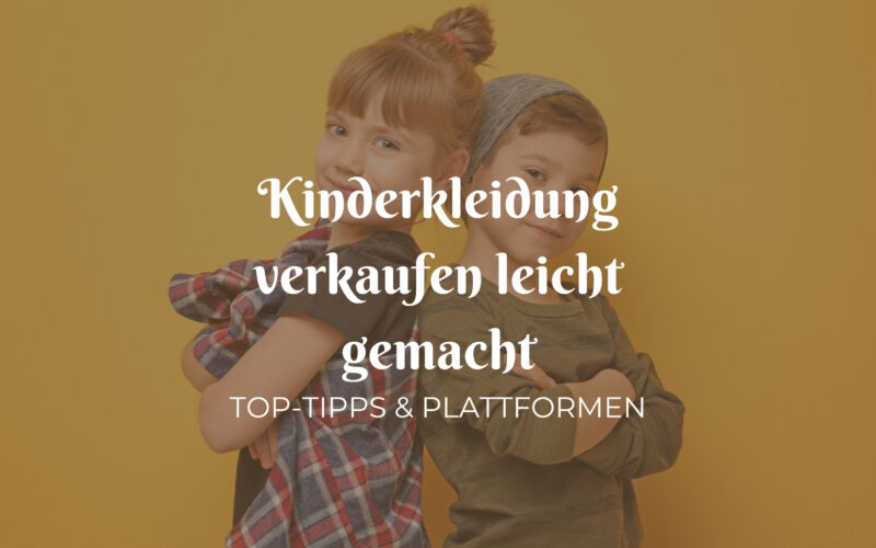 Zwei lächelnde Kinder, die Rücken an Rücken stehen, mit dem Text "Kinderkleidung verkaufen leicht gemacht: TOP-TIPPS & PLATTFORMEN" auf gelbem Hintergrund.