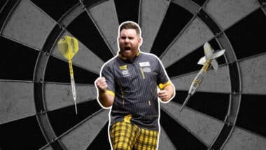 Der Profi-Dartspieler Scott Williams („Shaggy“) präsentiert seine beiden Signature-Modelle: Gen 1 und Gen 2
