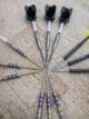 Fächeranordnung mehrerer Darts mit Gold, Schwarz und Silber Swiss Point Spitzen – Fokus auf Tip-Form