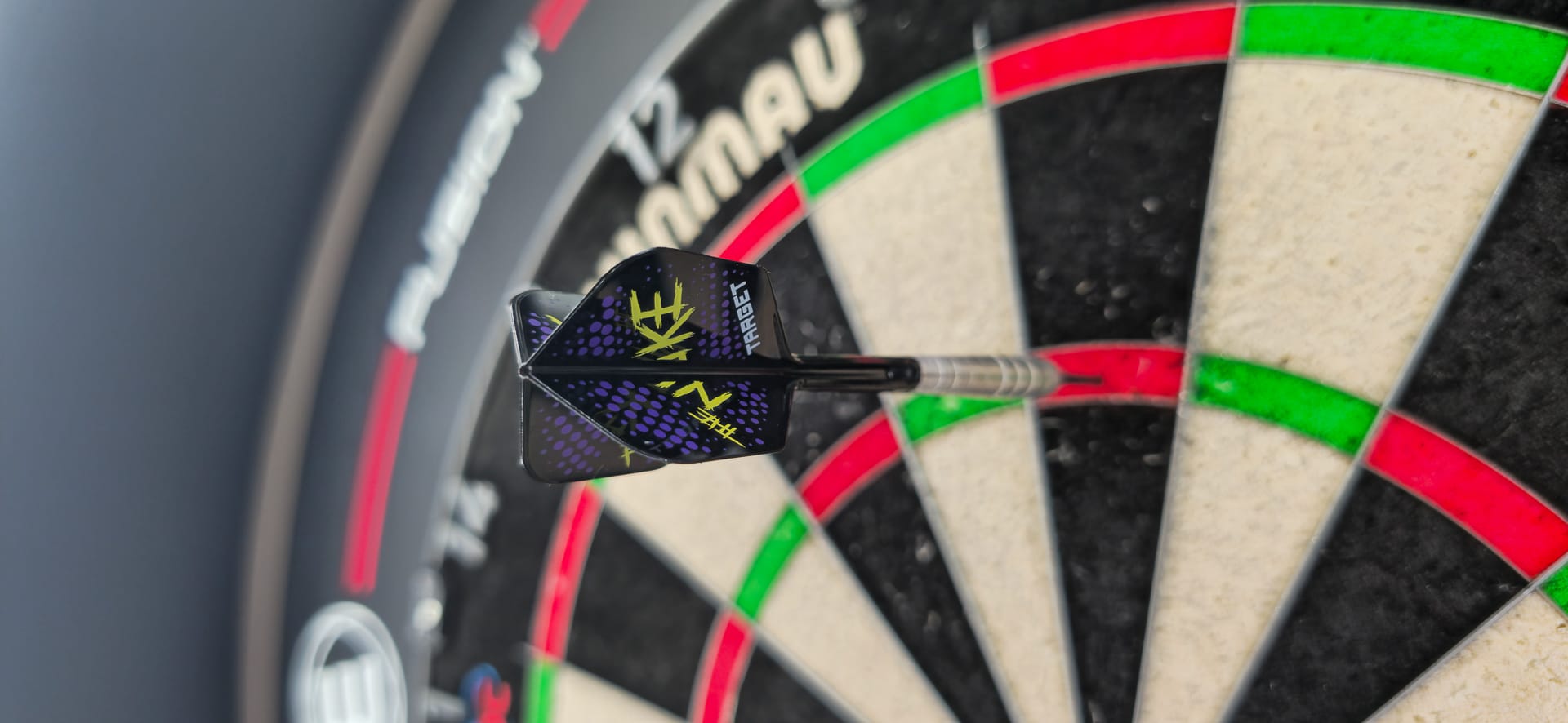 Target K-Flex Dart steckt im Board – The Nuke Flight im Einsatz beim Praxistest