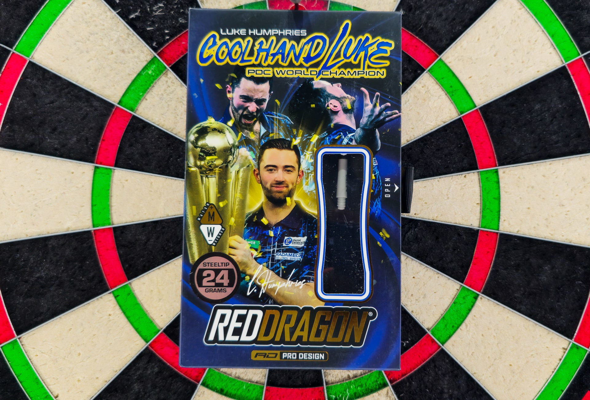 Verpackung der Luke Humphries Darts von Red Dragon – offizielles 24g Steel-Tip Set im Luke Humphries Darts Test