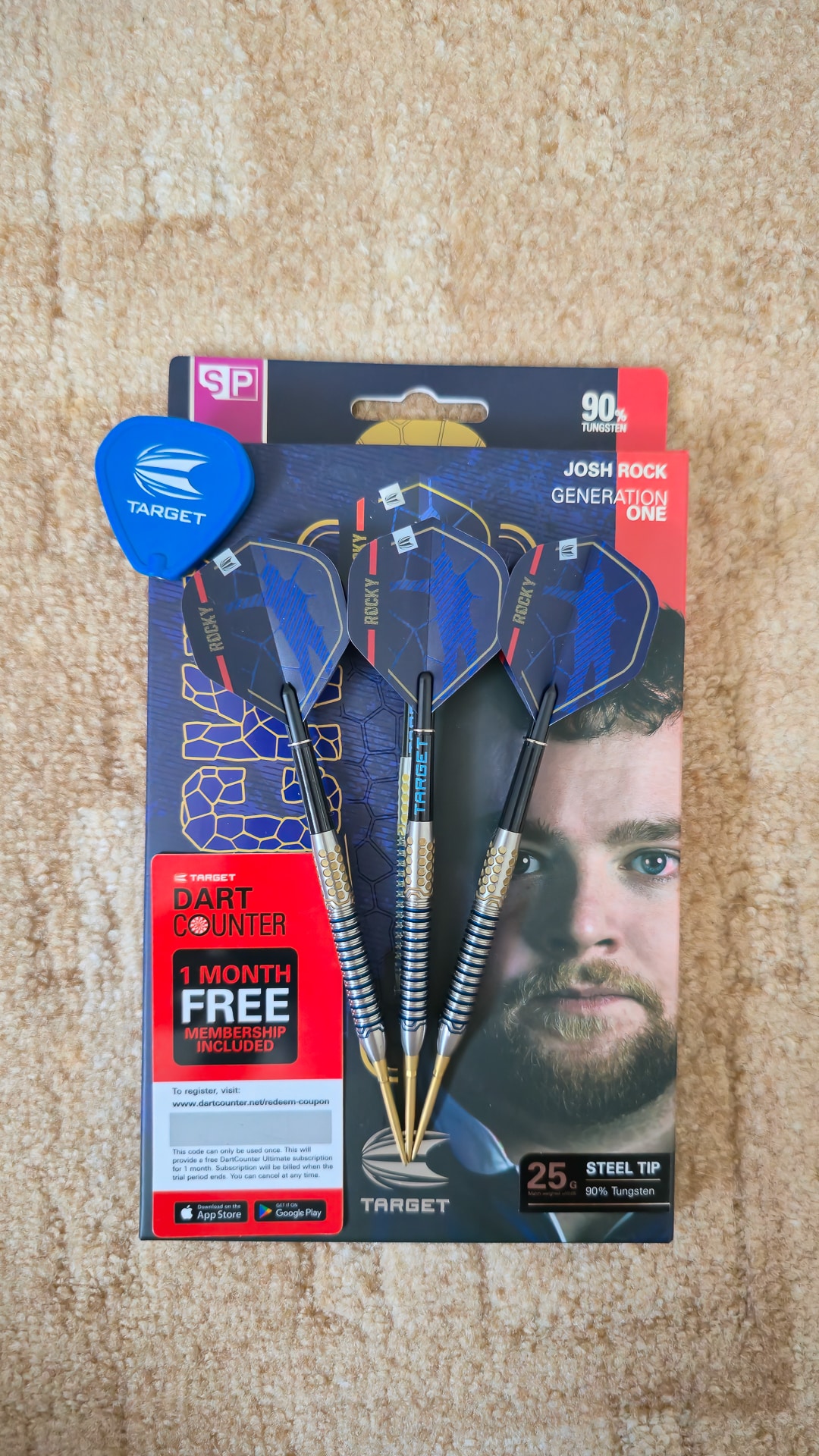 Josh Rock Gen 1 Darts – Originalverpackung mit blau-goldenem Barrel, Rocky-Flights und Swiss-Point-Tool.