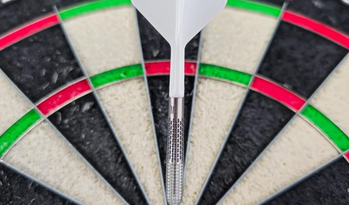 Weißes K-Flex System auf Stephen Bunting Gen 5 Barrel mit Loch- und Ring-Grip.