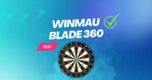 Beitragsbild zum Winmau Blade 360 Test mit Schriftzug, grünem Häkchen und Abbildung der Winmau Blade 360 Dartscheibe auf blauem Hintergrund.